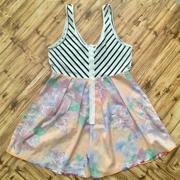 🔴 x3/$15🧡ADORABLE FLRL/STRIPED SLEEVELESS ROMPER - Picture 6 of 7